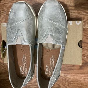 Toms Youth White Gold Metallic Slip Ons